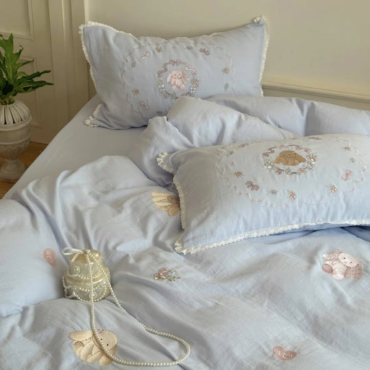 Broderet Dynebetræk og Pudebetræk til Kvinder med Vintage-Inspireret Design 2