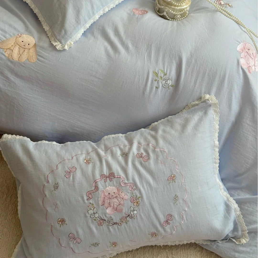 Broderet Dynebetræk og Pudebetræk til Kvinder med Vintage-Inspireret Design 3