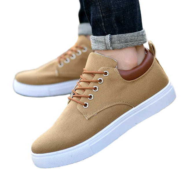 Herresneakers i stilrent design 0