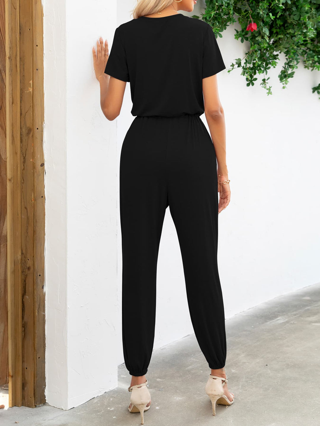 Kvinders Jumpsuit med Korte Ærmer V-Hals og Lommer 5