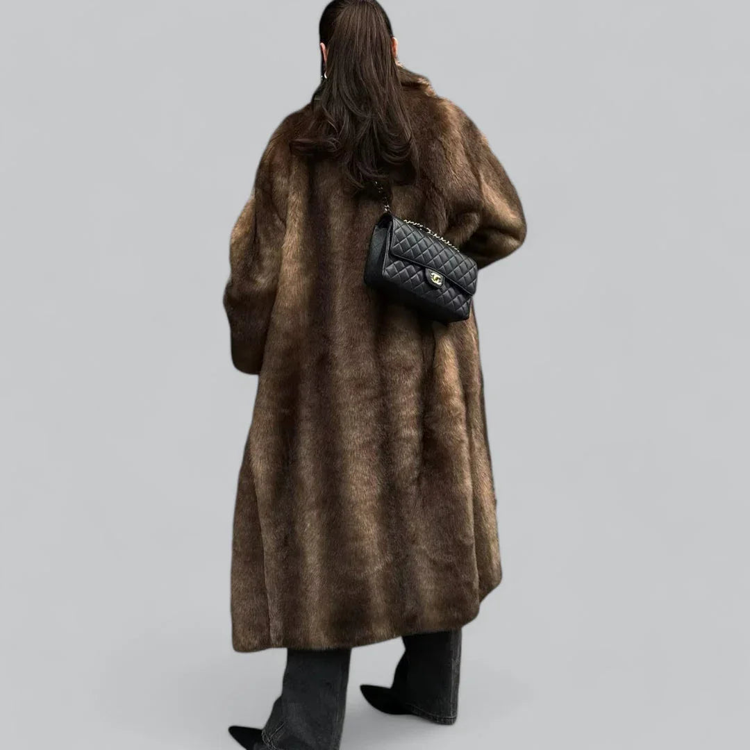 Kvinders Lange Trenchcoat i Stilfuldt Design 3
