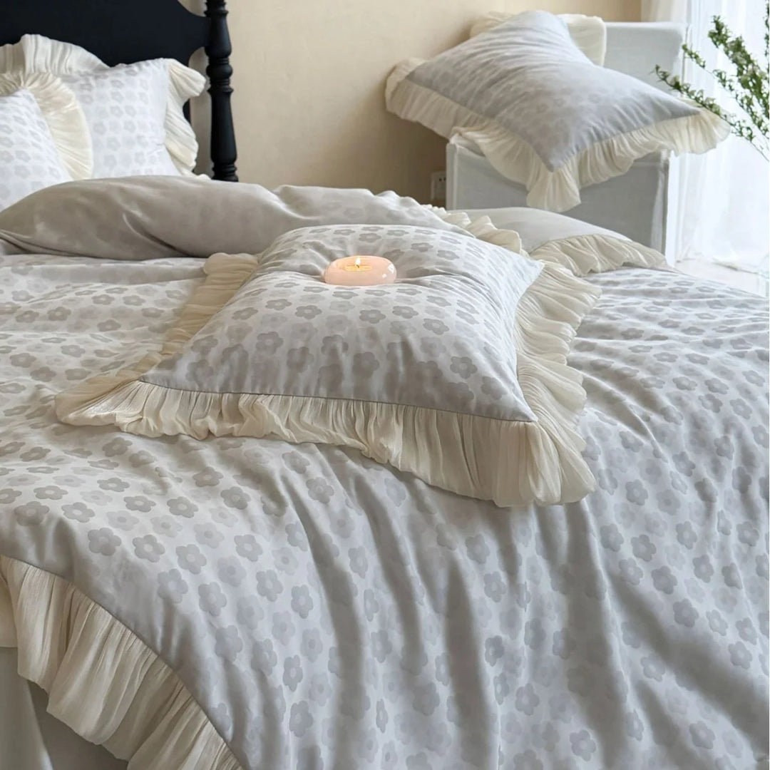 Kvinders Sengesæt med Plisseret Flæsemønster og Jacquard-Blomstermotiv 3