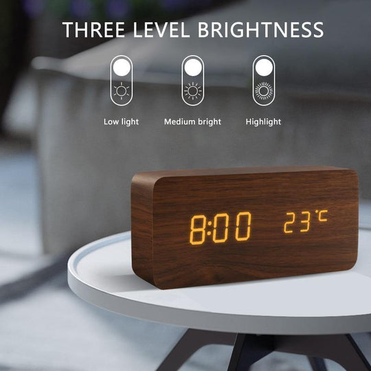 LED Vækkeur i Træ med Digital Display og Snooze-Funktion 1