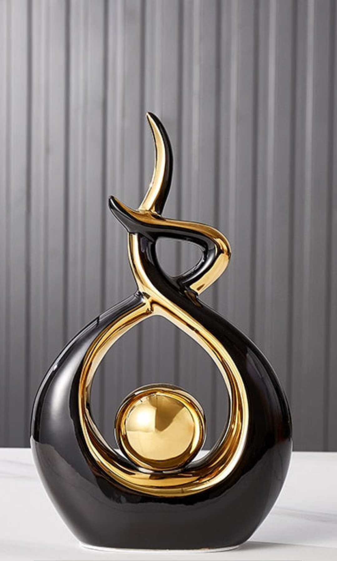 Moderne Abstrakt Keramisk Skulptur med Guldaccenter 11