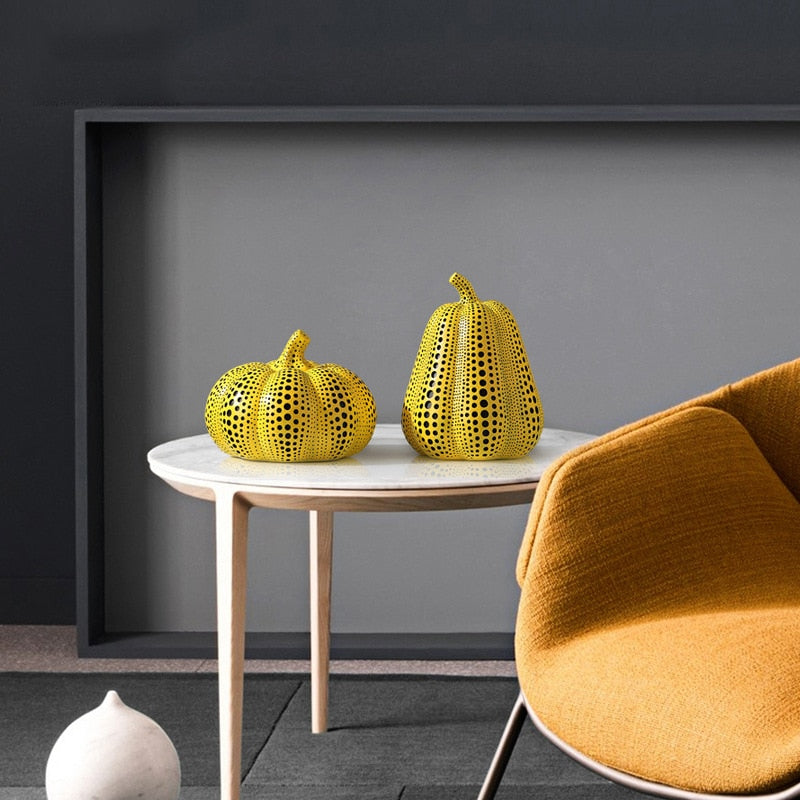 Moderne Græskar Skulptur Med Polka Prikker 3