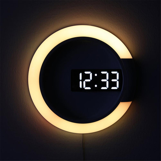 Moderne LED Vægur med Justerbar Belysning 1