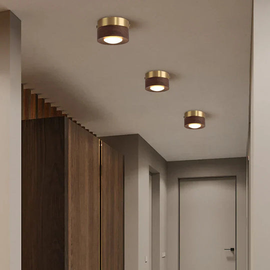 Moderne Loftslampe i Valnød med Guld Detaljer 1