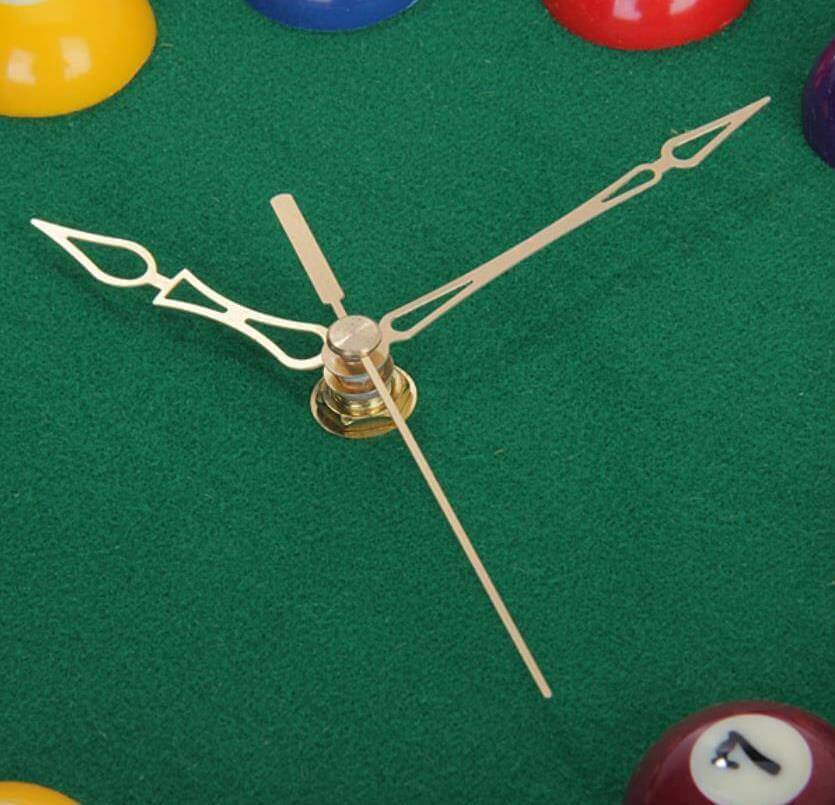 Moderne Vægur med 3D Poolbolde Design til Billardrum 3