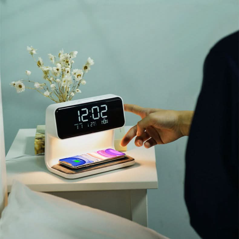 Multifunktionel Vækkeur med LED-Lampe og Trådløs Oplader 3