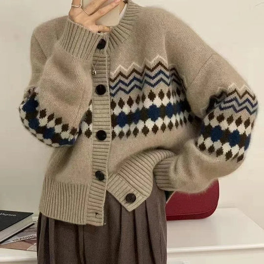 Langærmet strik cardigan med knap