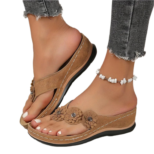 Blomstrede slip-on-strandtøfler til kvinder